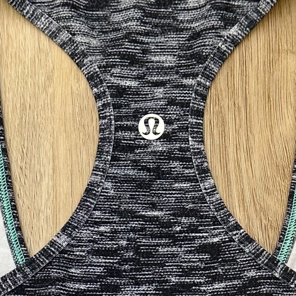 Lululemon Athletica Black White Textured Racerback Tank Top size 6 - Picture 4 of 5